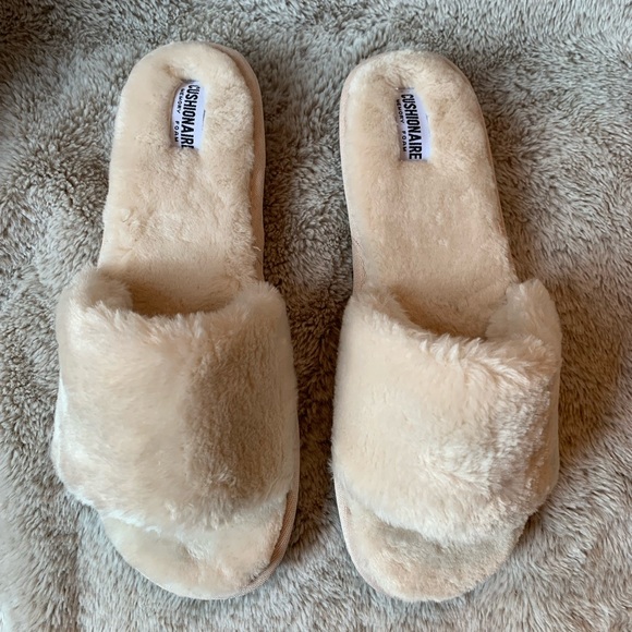 NEW Cushionaire Mushi Fuzzy Slide Slippers Memory Foam Women’s size 8 Ivory - Picture 2 of 6
